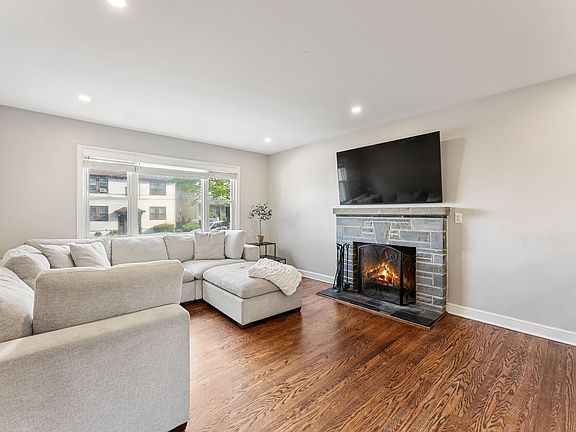 4th image of 17 Terrace Ave #1