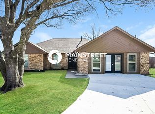 524 E Lark Ct, Desoto, TX 75115
