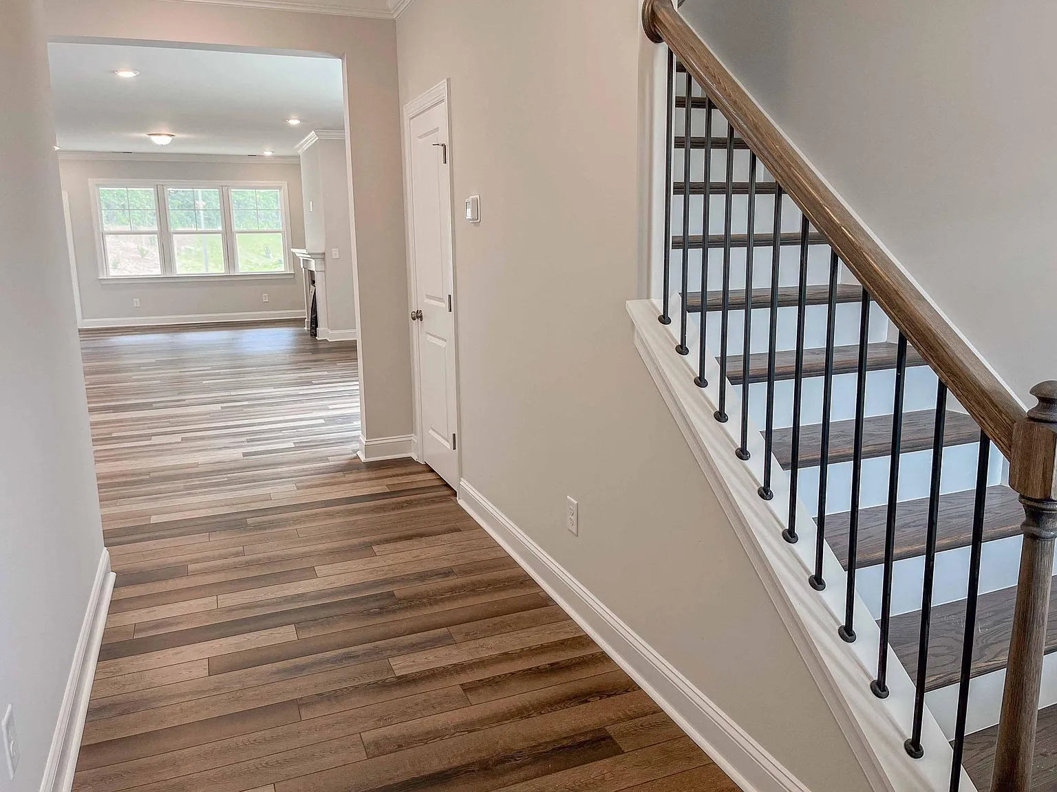 5 bed, 2881 sqft, $2,890 — Photo 4