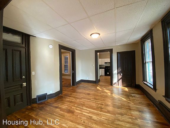 5th image of 904 Burr St #1