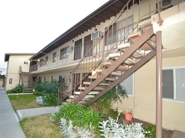 613 - Marlin Manor — Photo 2