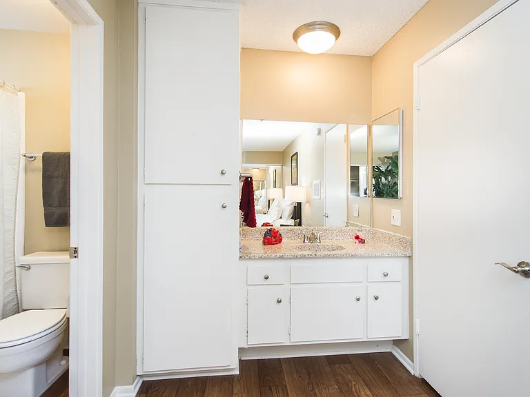 Windwood Apartments — Photo 15