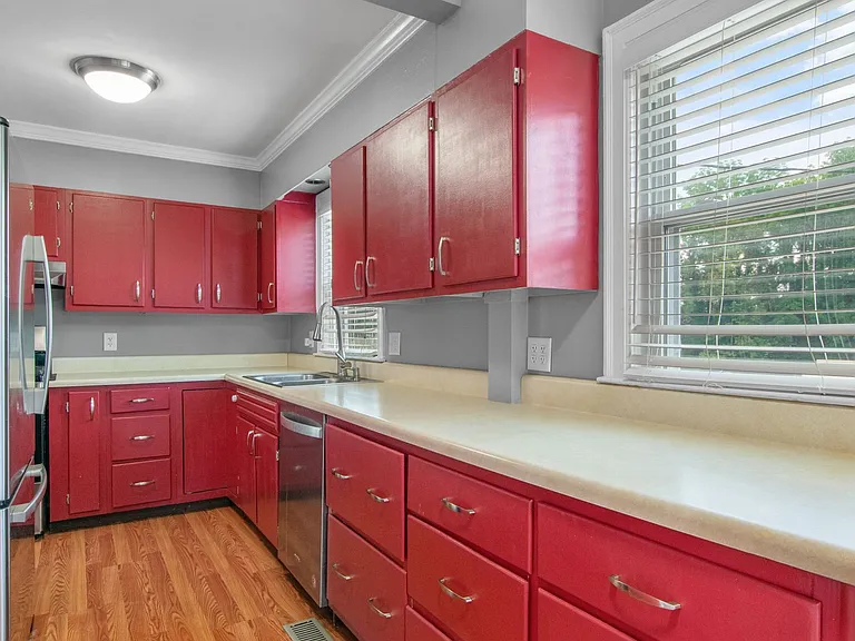407 Robertson St — Photo 6