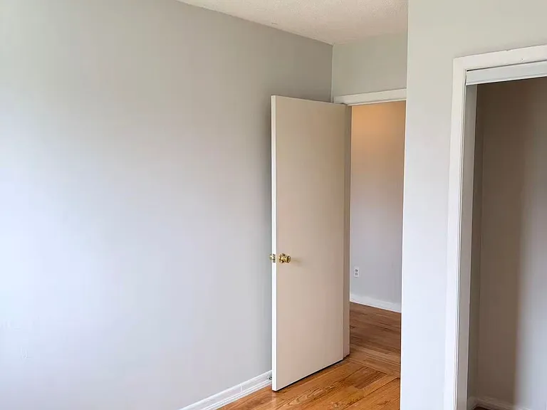 395 Loretta Cres #BACK — Photo 14