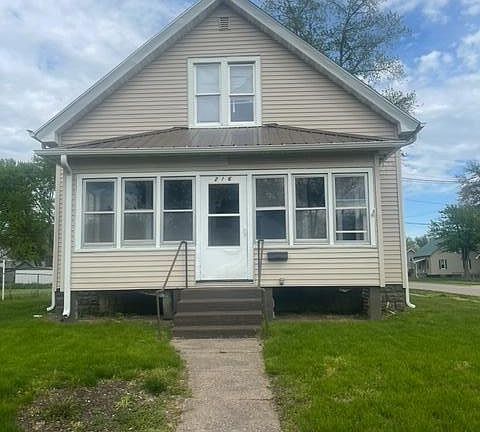 3rd image of 216 Clinton St
