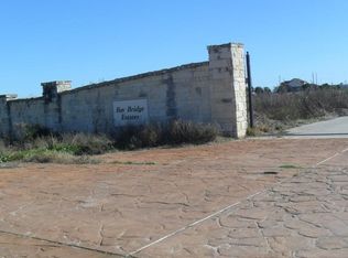 4 Baybridge Estates Dr, Galveston, TX 77554