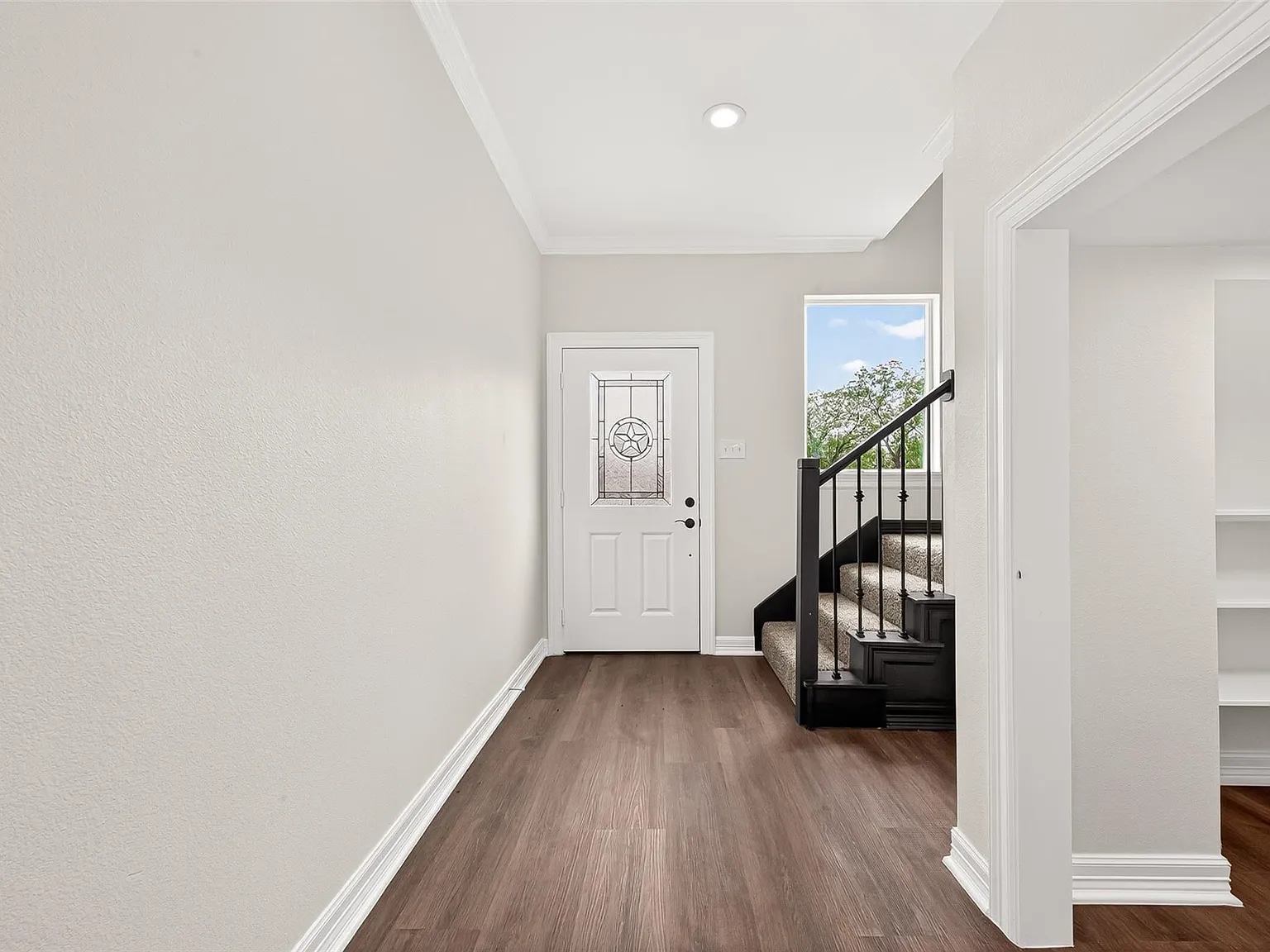 3 bed, 2.5 bath, 1700 sqft, $1,900 — Photo 4