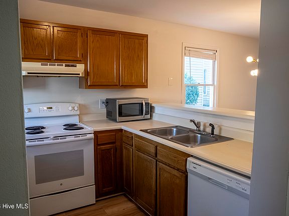 4th image of 137 Lullwater Drive Apt B