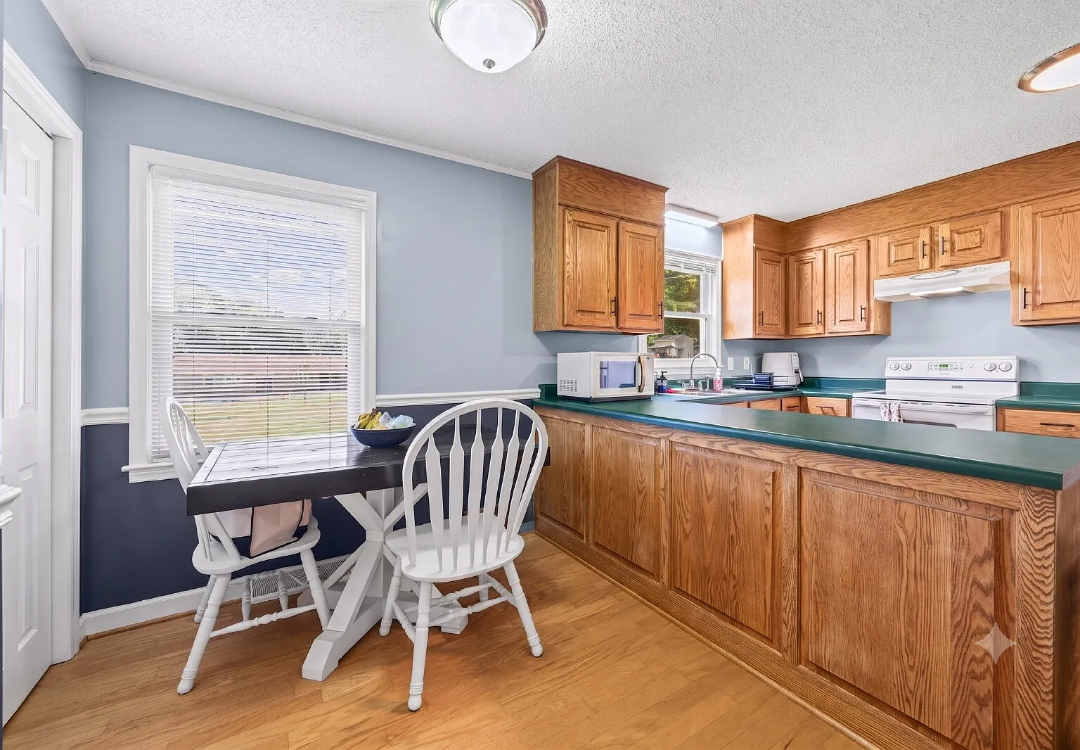 3 bed, 1.5 bath, 1176 sqft, $1,650 — Photo 4