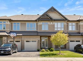 556 Triangle St, Ottawa, ON K2V 0M5