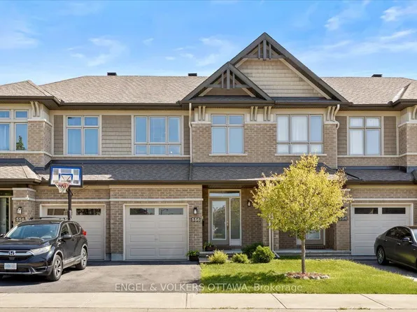556 Triangle St, Ottawa, ON K2V 0M5