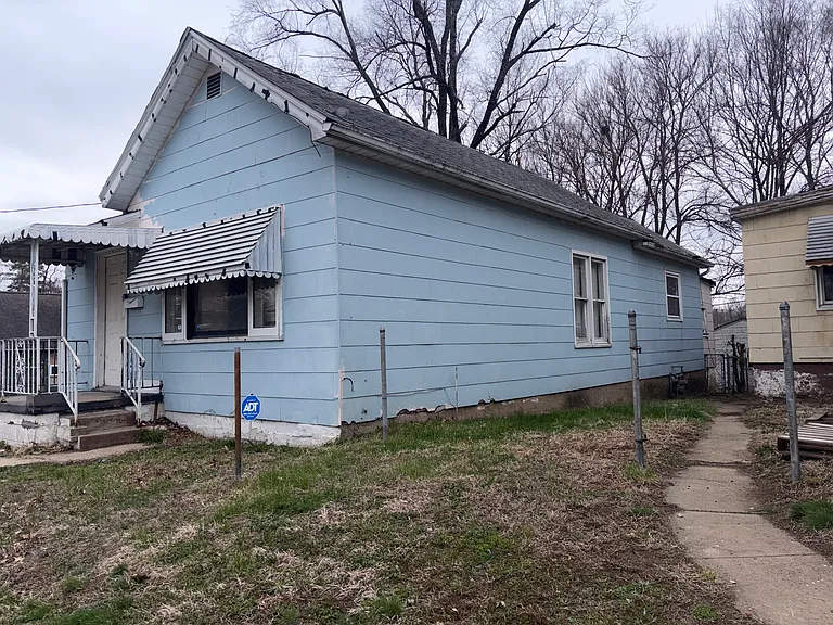 1513 S Livingston St — Photo 34
