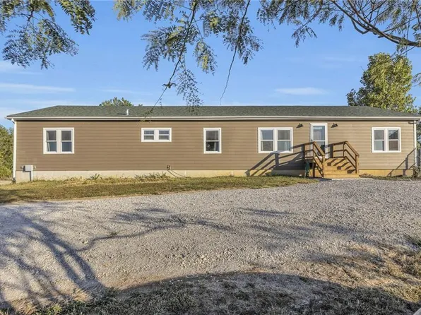 34927 W 359th St, Osawatomie, KS 66064