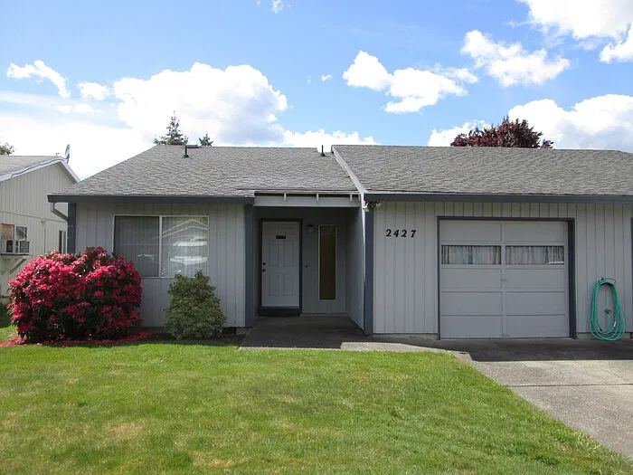 2425 SE 53rd Ave