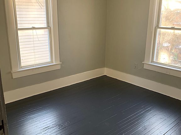 3rd image of 522 Rentschler St