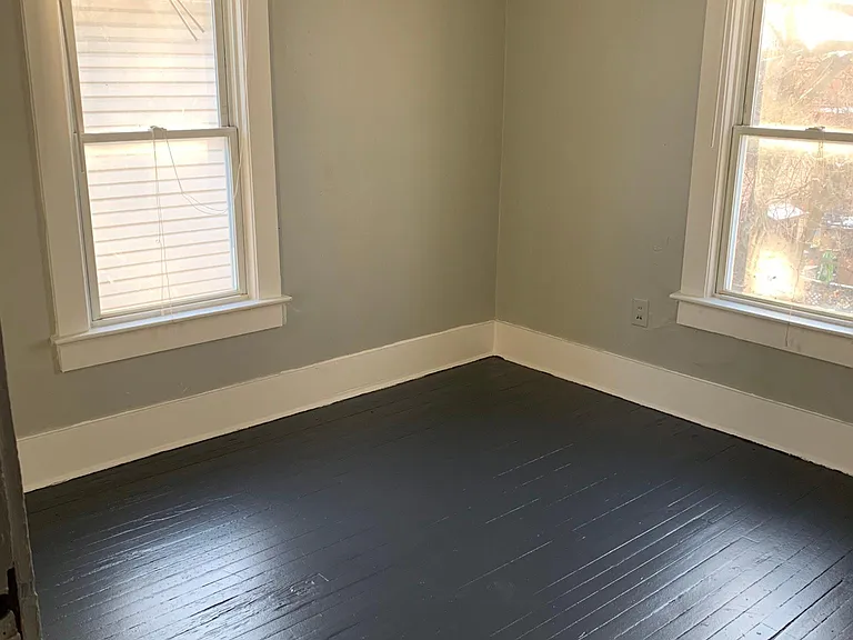 522 Rentschler St — Photo 3