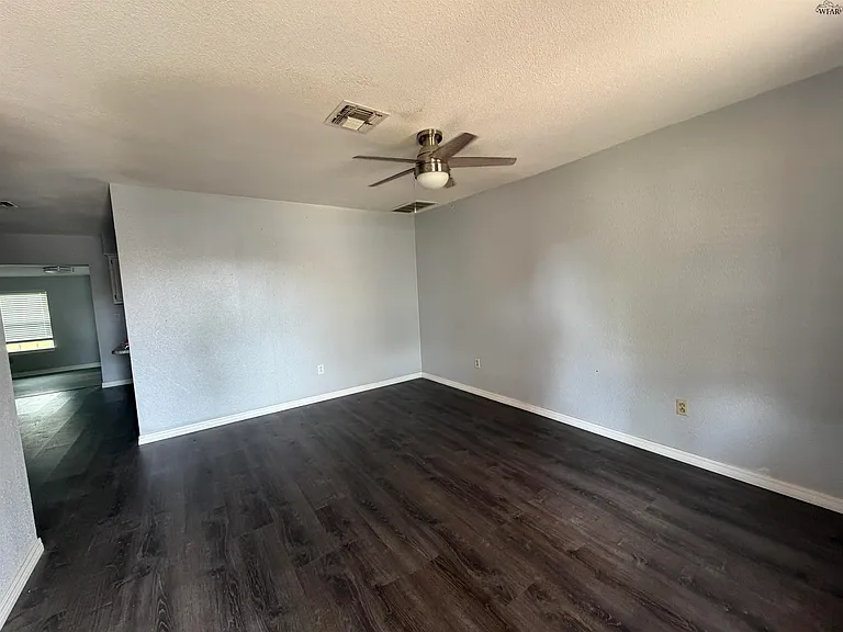 4706 Catalina Dr — Photo 17