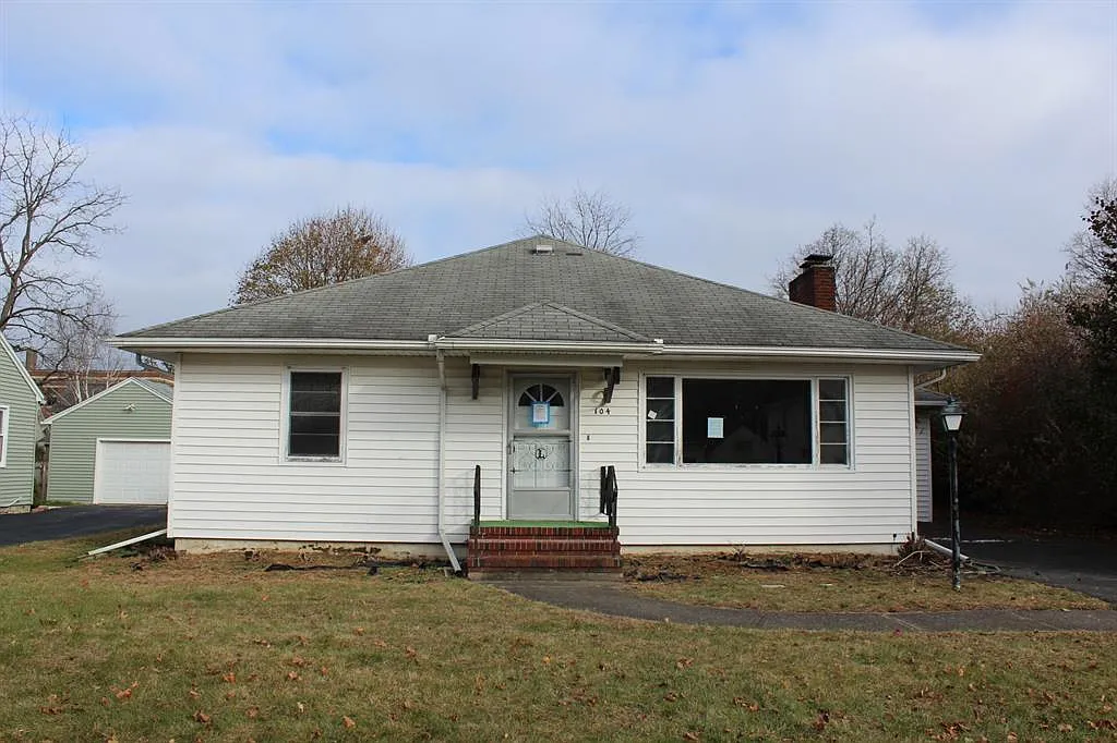 104 Grandview Ave photo 1
