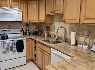 193 Oak St APT 308, Newton, MA 02464