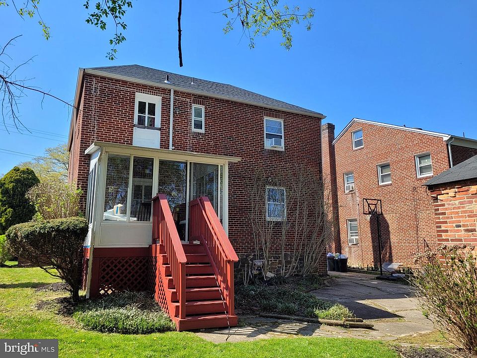 2nd image of 3207 W Strathmore Ave