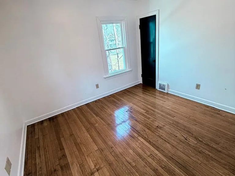 14221 Glenside Rd — Photo 24