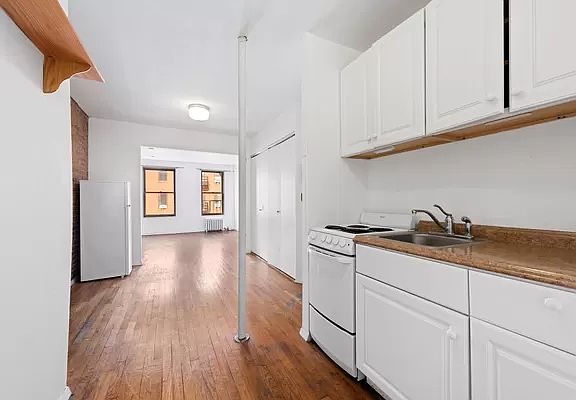 2nd image of 214 E 88th St APT 4A