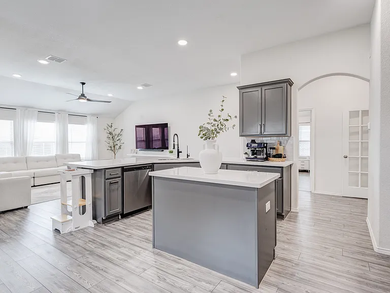 5376 Brahma Trl — Photo 4
