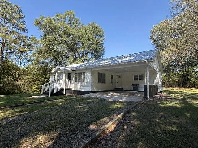 3 bed, $1,200 — Photo 2