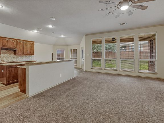 3rd image of 2233 Caroline Dr