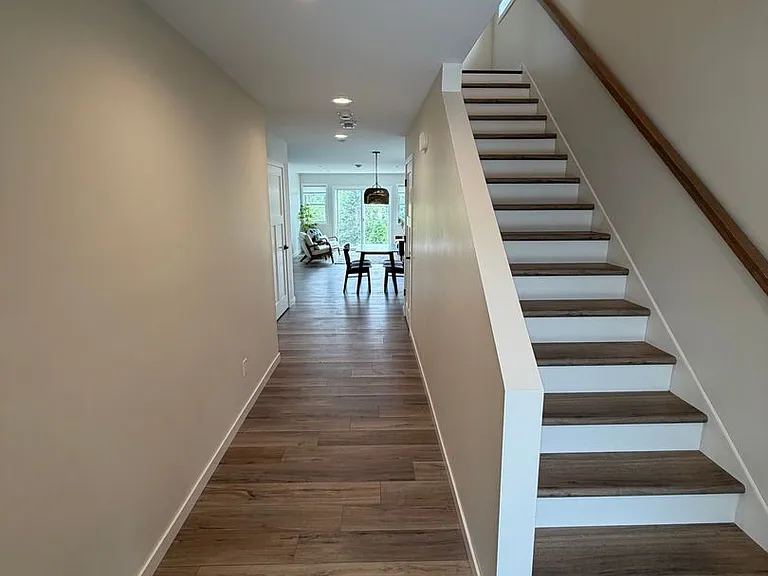 2102 Cottage Hill Cir — Photo 2