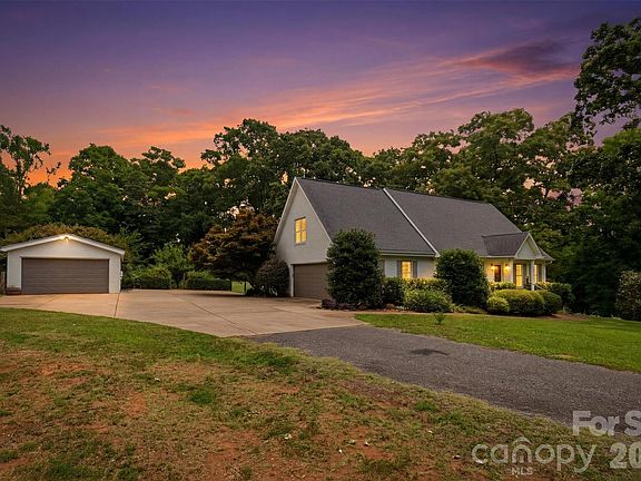 3rd image of 8301 Waxhaw Creek Rd
