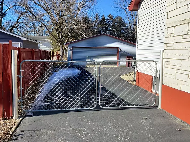 Gate