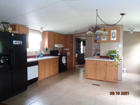 5th image of 810 B Baker Dr