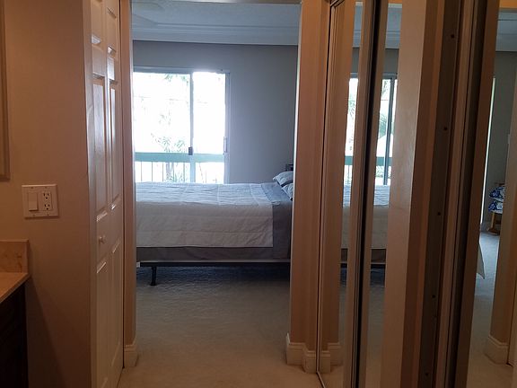 3rd image of 842 SE 19th Ave APT 2