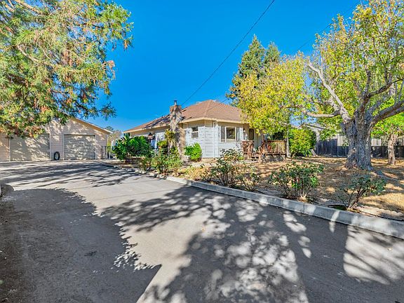 4th image of 1040 Stony Glen Lane