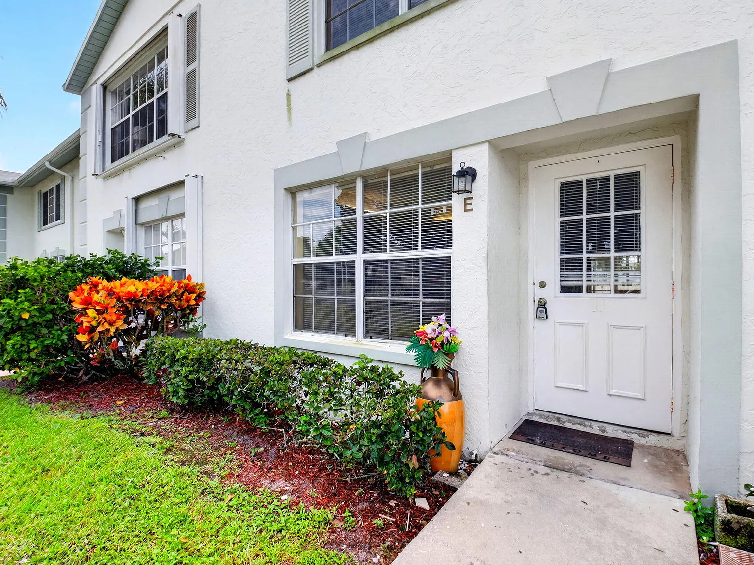 3 bed, 2.5 bath, 1554 sqft, $2,300 — Photo 2