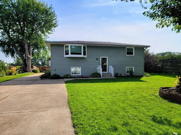 619 3rd St NW, Forest Lake, MN 55025