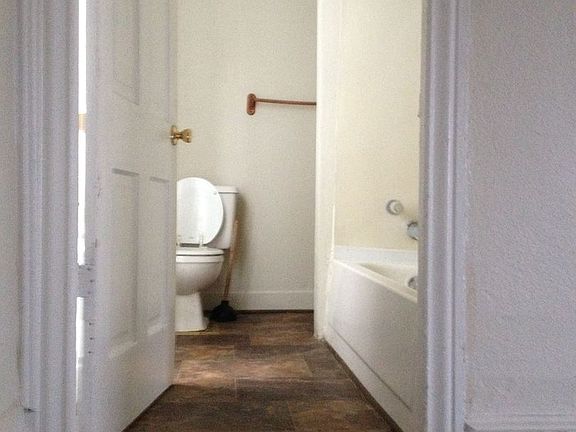 4th image of 126 Pennsylvania Ave #2