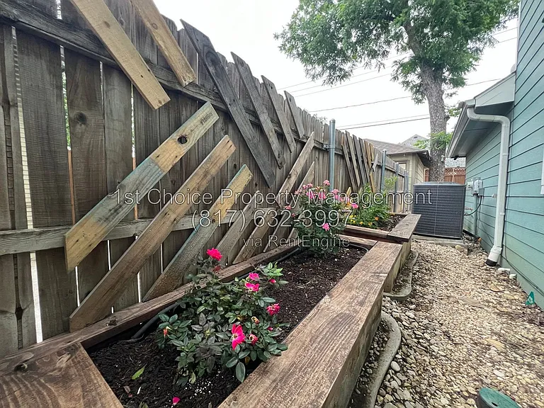 4730 Birchman Ave — Photo 10