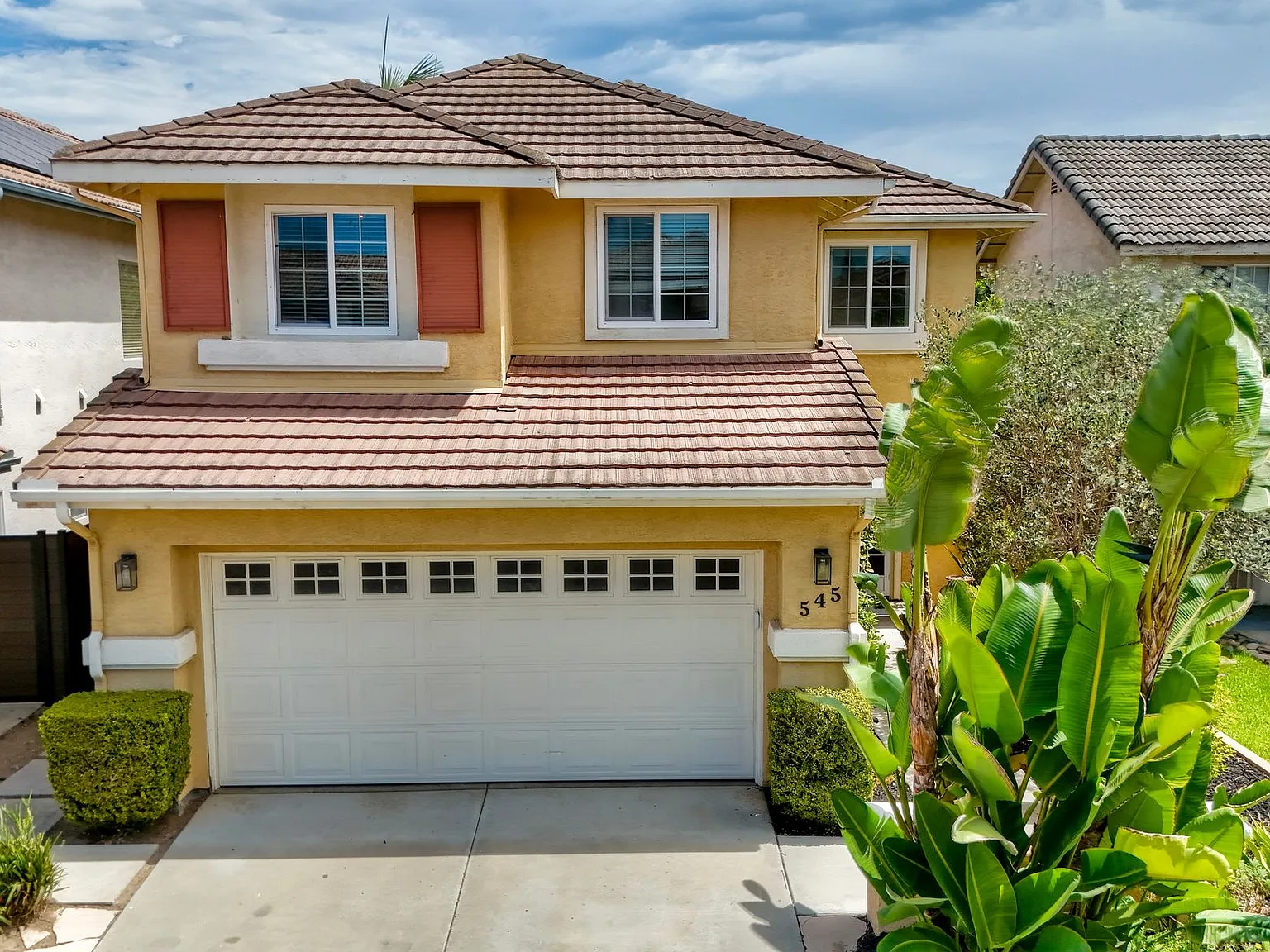 4 bed, 2102 sqft, $4,950 — Photo 1