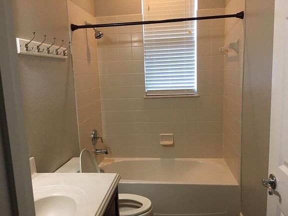 4th image of 1726 Glenwick Dr