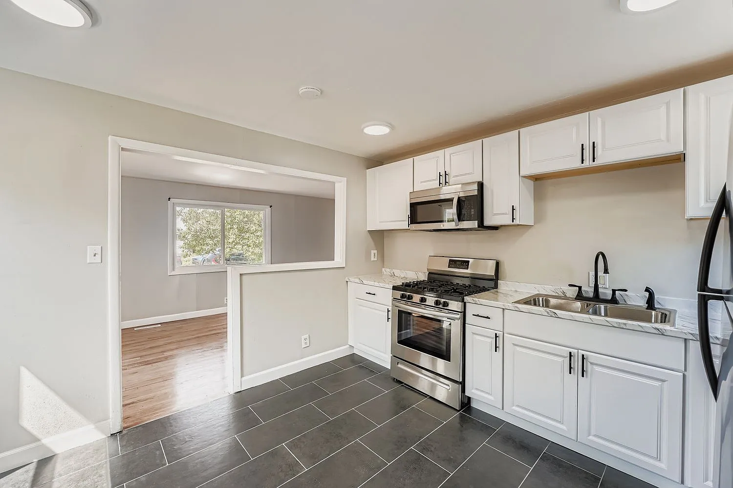 2 bed, 744 sqft, $2,295 — Photo 4