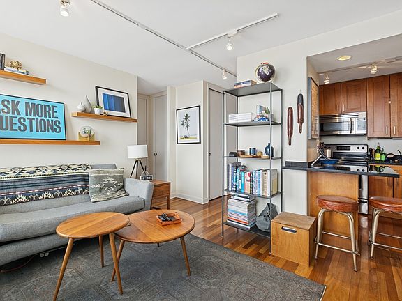 5th image of 2626 N Lakeview Ave APT 2910