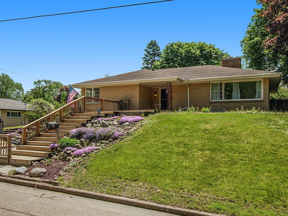 1st image of 230 Curtis Ave