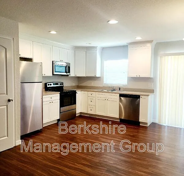 2405 Avenue C SW #B — Photo 3