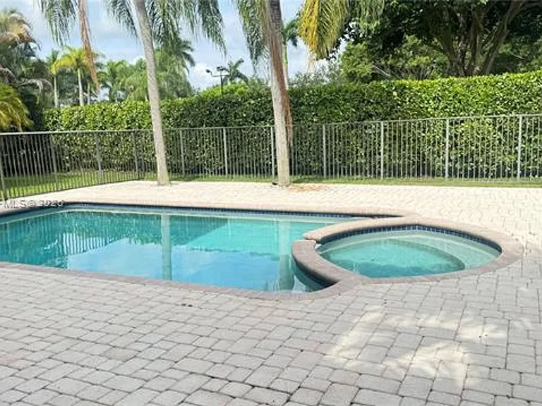 1115 Camellia Cir #0 — Photo 28