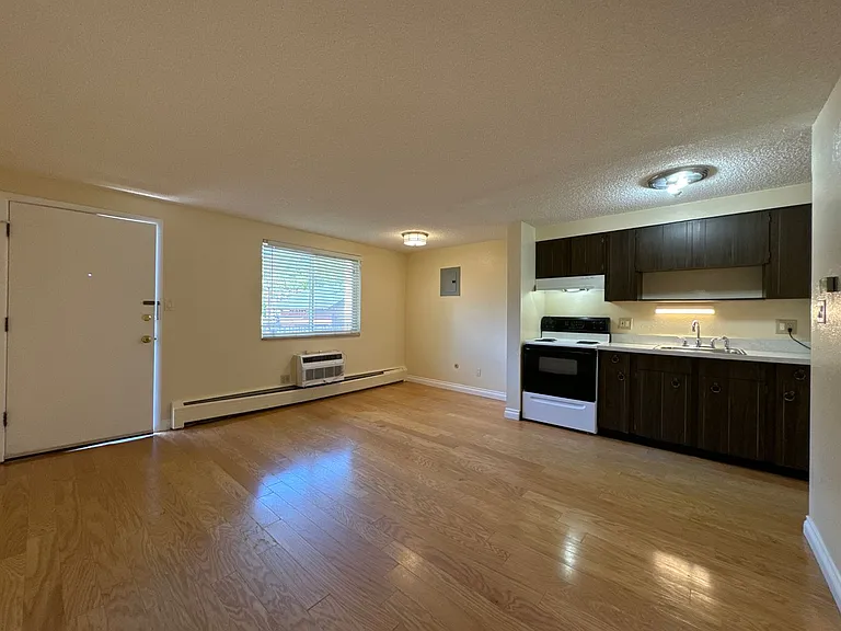 Spartan Court Apartments — Photo 4