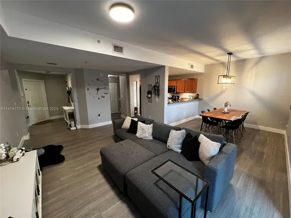 11605 NW 89th St APT 207, Doral, FL 33178