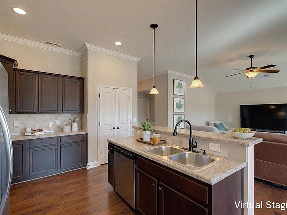 5th image of 602 E Dateria Way