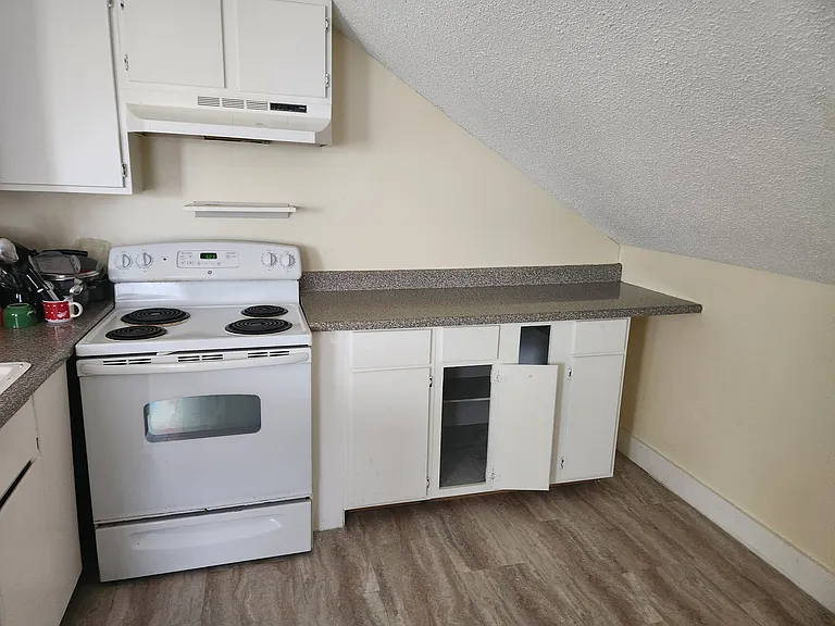 Eat-in kitchen